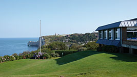 Faszinierender Abschlag hoch über dem Meer Faszinierender Abschlag hoch über dem Meer
